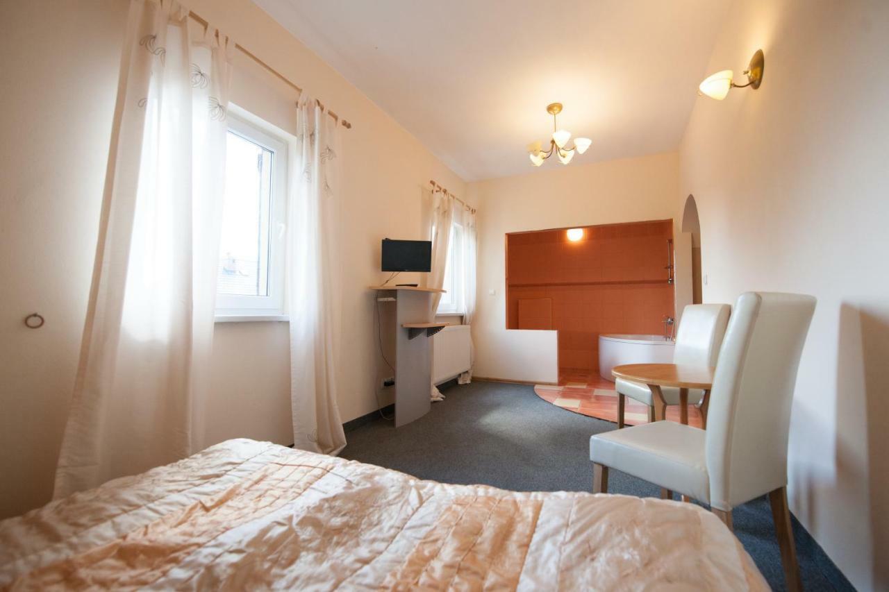 Bed and Breakfast Gosciniec Pod Fura Кобєжице Екстер'єр фото