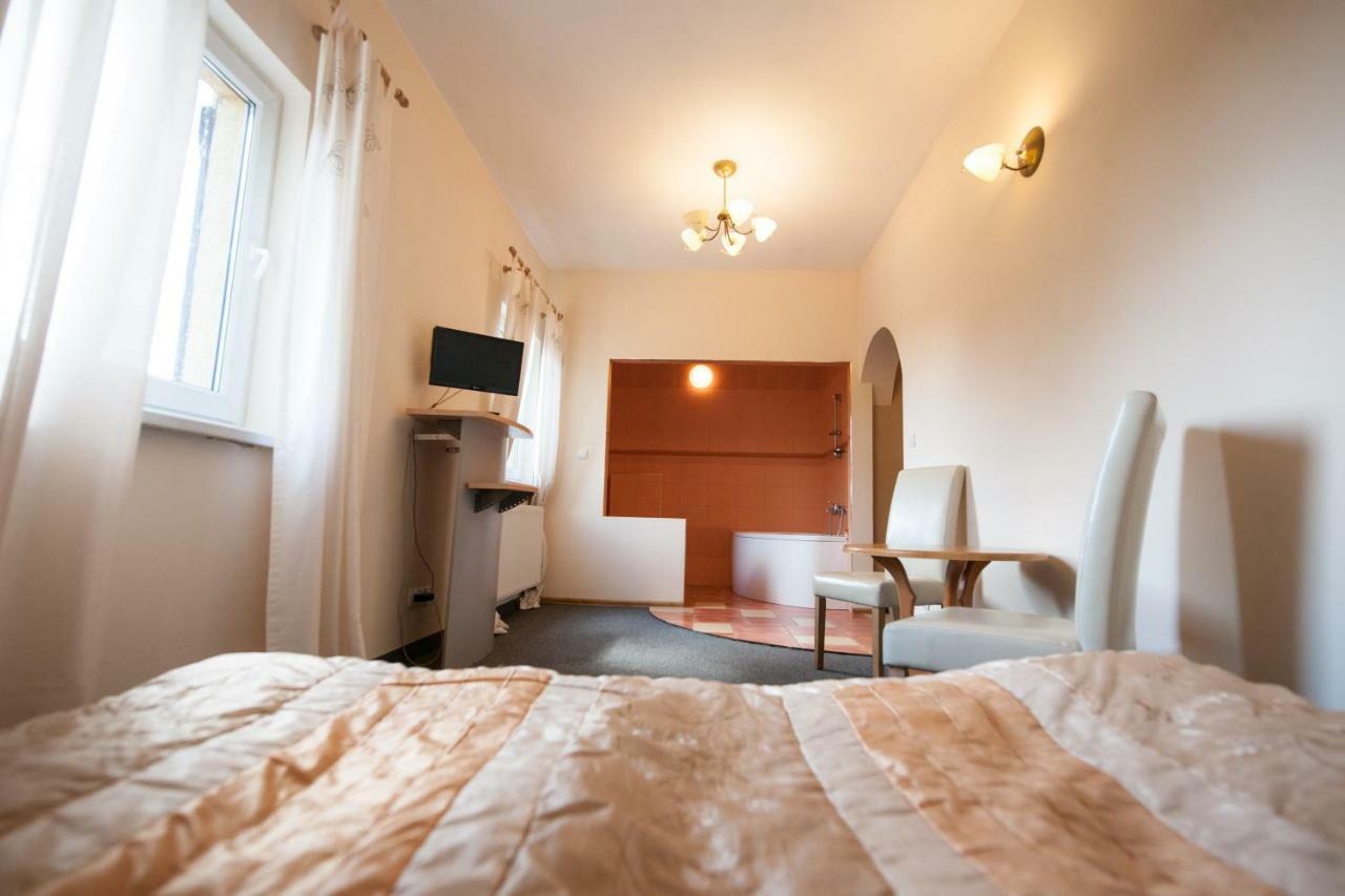 Bed and Breakfast Gosciniec Pod Fura Кобєжице Екстер'єр фото